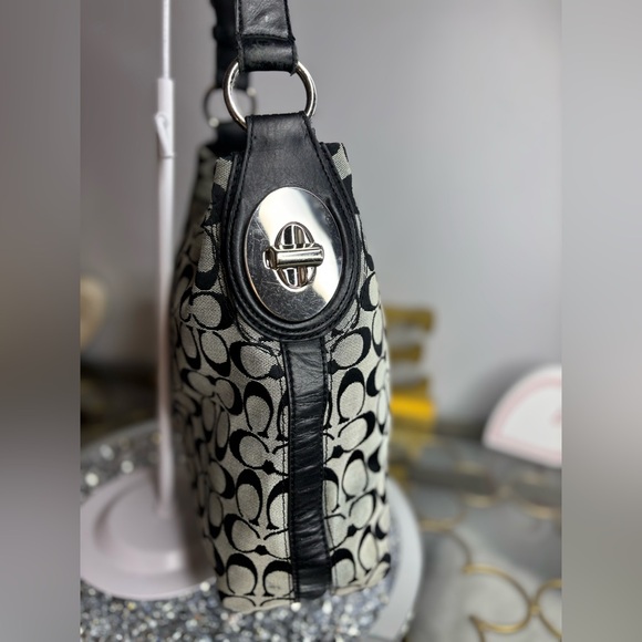 Coach 2011 Penelope hobo shoulder bag GUC - Picture 9 of 16